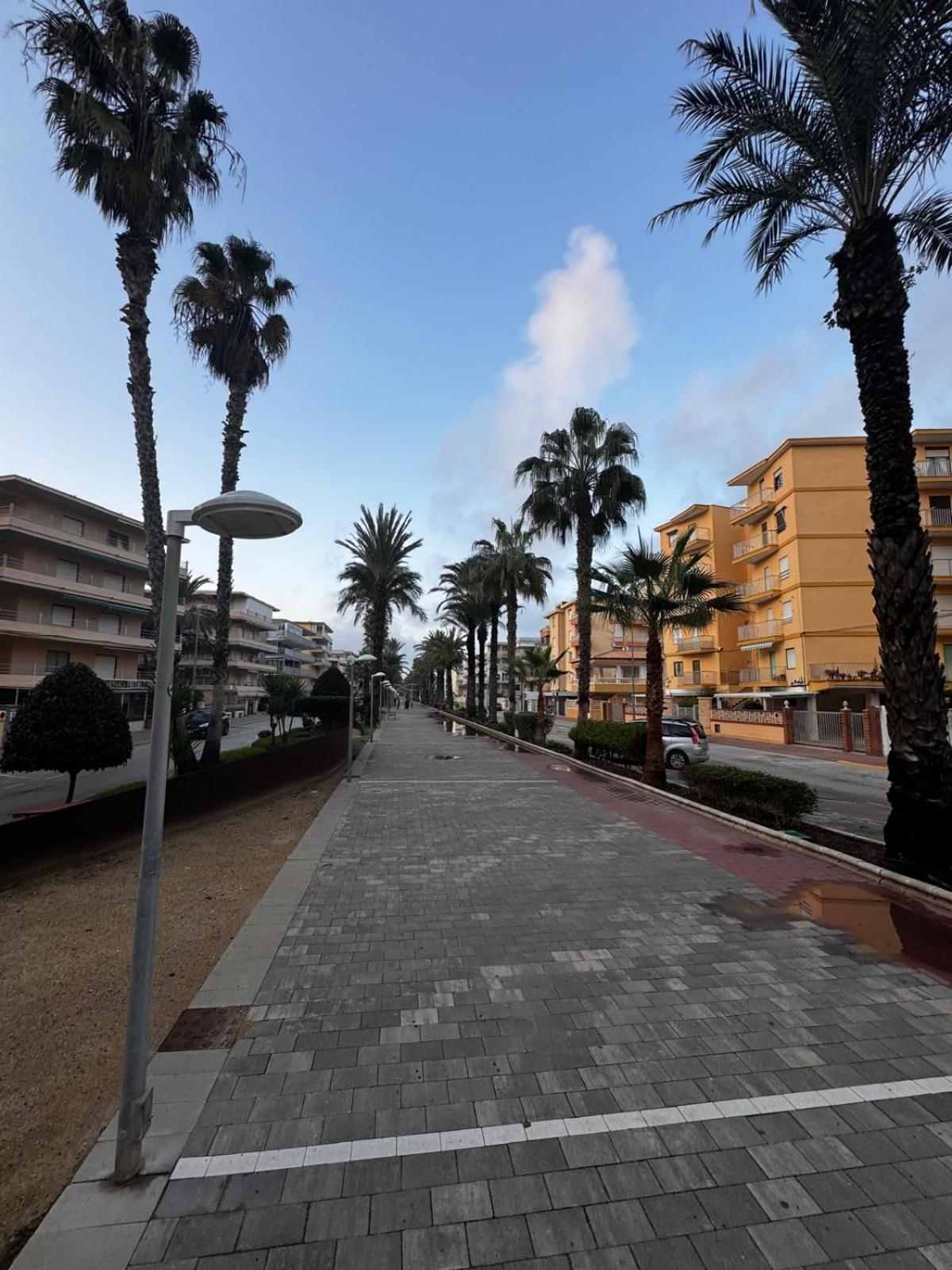 Apartamento Entero Primera Linea De Playa, Pet Friendly Tavernes de Valldigna Dış mekan fotoğraf