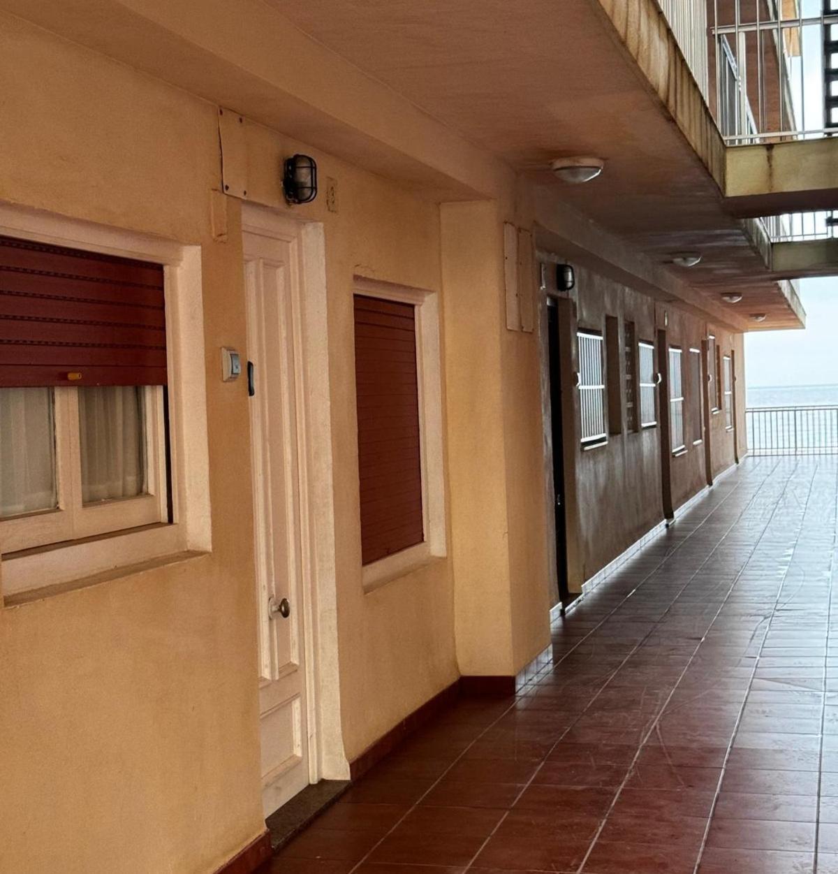 Apartamento Entero Primera Linea De Playa, Pet Friendly Tavernes de Valldigna Dış mekan fotoğraf